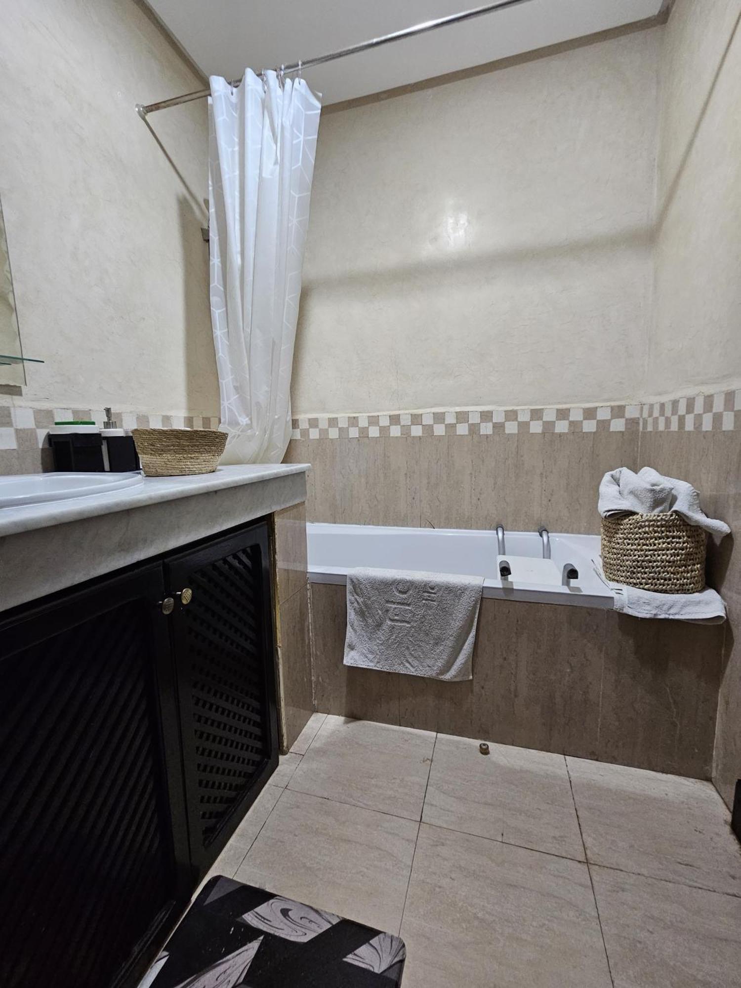 Appartement Douillet Au Centre Gueliz Marrakesch Exterior foto